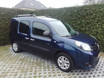 Превозвач Малък ван Renault Kangoo в Muno Белгия